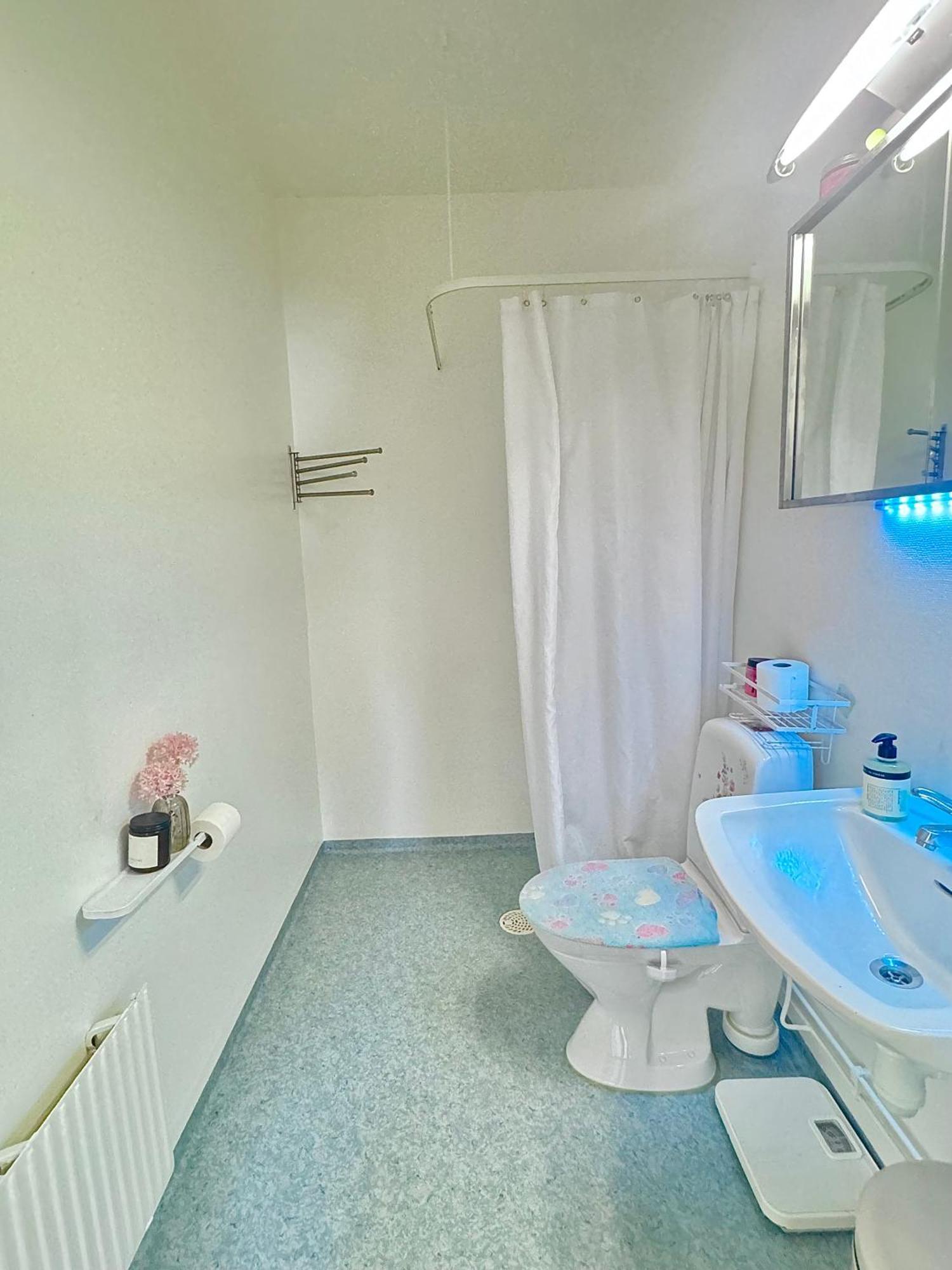 Privatunterkunft Guest Within Walking Distance To Station
