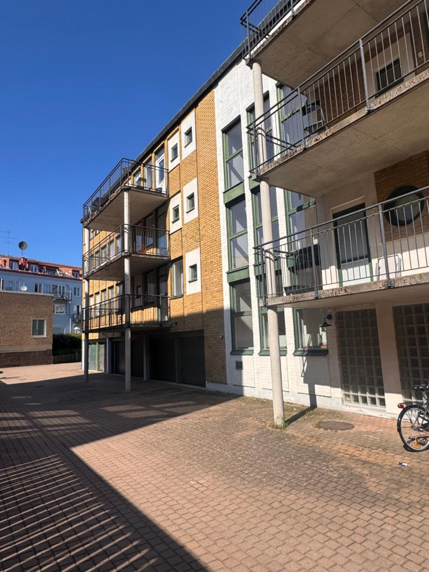 Privatunterkunft Guest Within Walking Distance To Station *